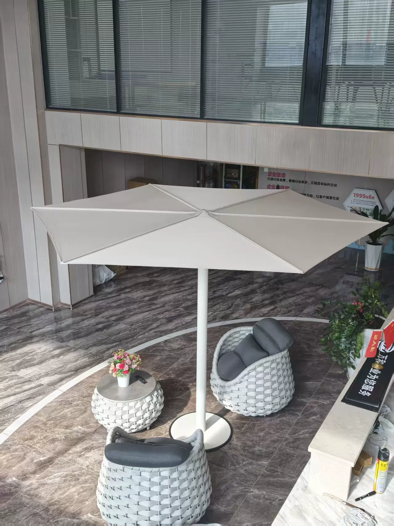 Milan show the same outdoor parasol Internet celebrity folding sun umbrella villa courtyard balcony cafe high-end umbrella